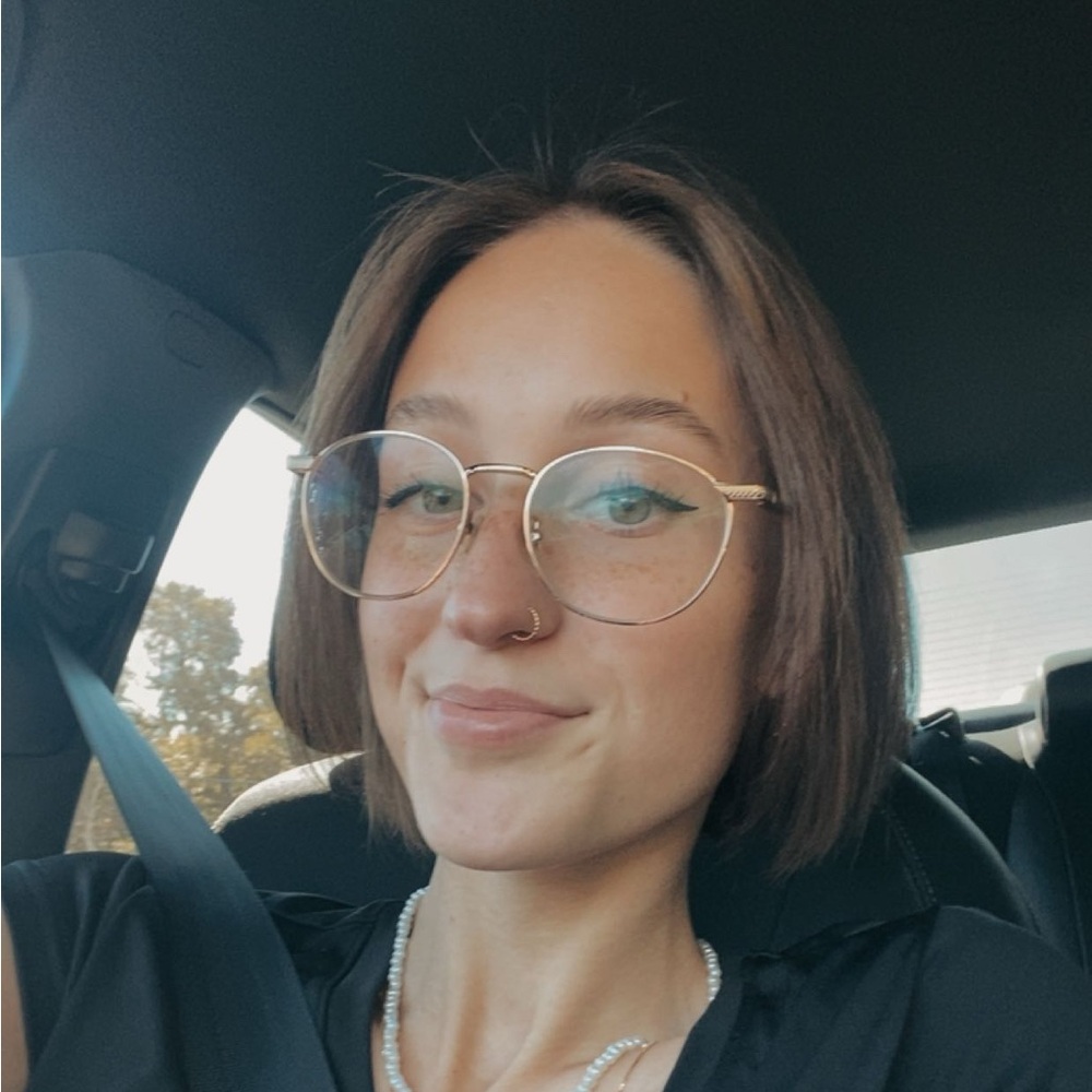 Meet your Posher, Averi